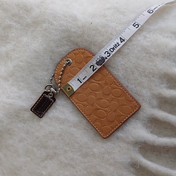 COACH vintage large signature embossed leather luggage tag F92538 - Picture 9 of 9